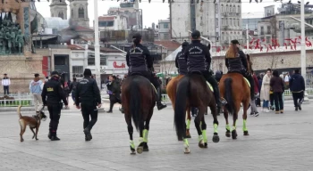 Atlı polislere yoğun ilgi