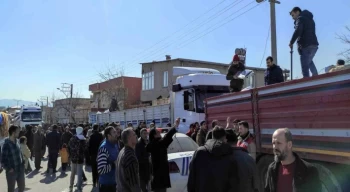 Azerbaycan’dan gelen yardım tırları depremzedelere merhem oldu