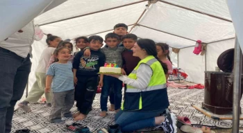 Depremzede Hasan ve Ahmet’e Osmaniye Belediyesinden doğum günü sürprizi