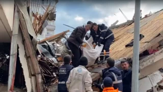 Eskişehir ekibi Hatay’da 5 kişiyi enkazdan sağ çıkardı