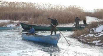 Konya’da balıkçılar ağlarını depremzede aileler için Beyşehir Gölü’ne bıraktı