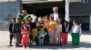 Bursa Büyükşehir ekipleri, depremzede çocuklar için yollarda
