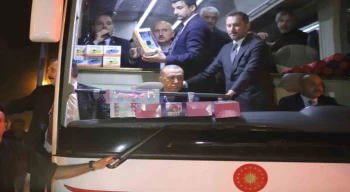 Cumhurbaşkanı Erdoğan iftarını depremzedelerle birlikte yaptı