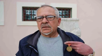 Dede yadigarı İstiklal Madalyası’nı müzeye bağışladı