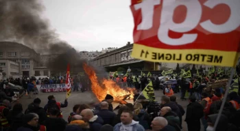 Fransa’da protestolar sürüyor: 27 gözaltı