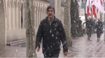 İstanbul’da vatandaştan kar şaşkınlığı: “Abo üstüm kar oldu”