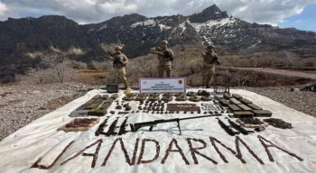 Jandarma, Cudi Dağı’nda çok sayıda mühimmat, el bombası ve patlayıcı ele geçirdi