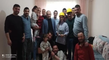 Madenciler depremin 36’ıncı saatinde kurtardıkları aileyi ziyaret etti