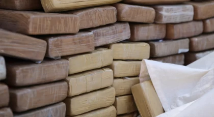 Polisten uyuşturucu karteline büyük darbe: 2,4 ton kokain ele geçirildi