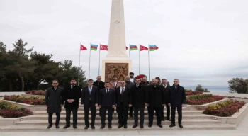 Tarihi Yarımada’da şehit olan Azerbaycan askerlerinin anısına yapılan Azerbaycan Anıtı açıldı