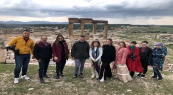 Yurt dışından gelen gazeteciler, Uşak’ın tarihi yerlerini gezdi