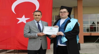 Balıkesir Üniversitesi yılın ilk mezunlarını verdi