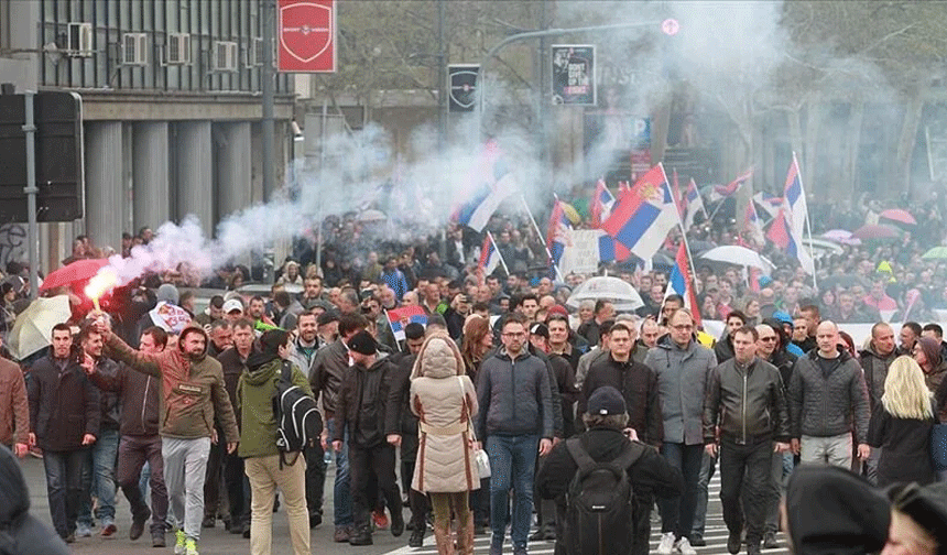 Sırbistan’da dördüncü kez hükümet karşıtı protesto