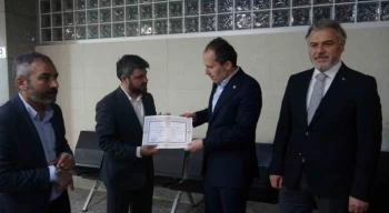Yeniden Refah Partisi Genel Başkanı Fatih Erbakan mazbatasını aldı