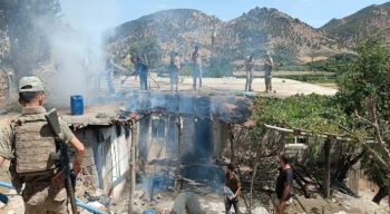 Köy evinde çıkan yangın Jandarma tarafından söndürüldü