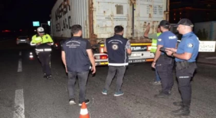 Bakan Yerlikaya: ”26 göçmen kaçakçılığı organizatörü gözaltına alındı”