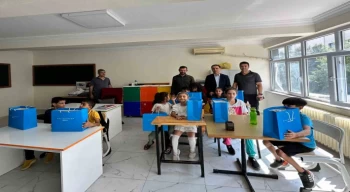 Diyarbakır’da işitme engelli öğrencilere kırtasiye malzemesi desteği sağlandı