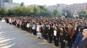 Batman’da öğrenciler Filistin’de hayatını kaybedenler için saygı duruşuna durdu