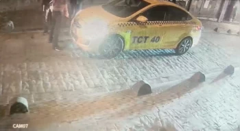 İstanbul’da taksici dehşeti kamerada: Hem dövdü hem de bıçakladı