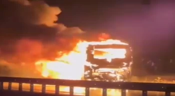 Çanakkale’de içinde 23 yolcusu bulunan yolcu otobüsü alev alev yandı