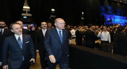 Erdoğan: “İsrail, basın mensuplarımızın hakikate ayarlı kameralarını kırmış ama hakikatlerin ortaya çıkmasına engel olamamıştır”