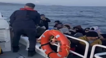 Yunan unsurlarınca ölüme terk edilen 34 kaçak göçmen kurtarıldı