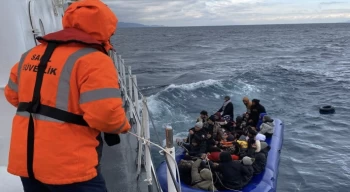 Yunan unsurlarınca ölüme terk edilen 56 kaçak göçmen kurtarıldı