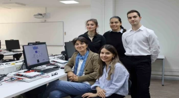 İzmir Ekonomili gençler ‘afet sonrasına’ odaklandı