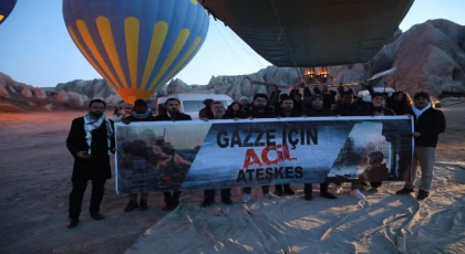 Kapadokya’da balonlar 'Savaşa Hayır' pankartları ile havalandı