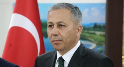 Bakan Yerlikaya: “Bursa merkezli 7 ilde düzenlenen ‘Mahzen-32’ operasyonlarında Hakkı Saral’ın elebaşılığını yaptığı suç örgütü çökertildi”