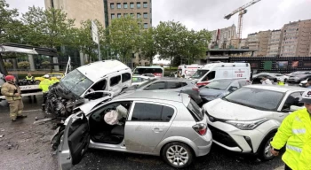 Beşiktaş’ta feci kaza: 8 araç birbirine girdi, 8 yaralı