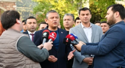 CHP Genel Başkanı Özel bayram namazını Manisa’da kıldı