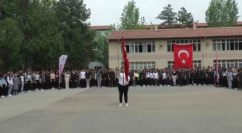 Kayseri’de öğrenciler Mareşal Fevzi Çakmak’ı andı