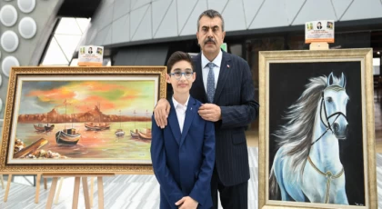 Millî Eğitim Bakanı Yusuf Tekin , Şehit Polis Hüseyin Gül'ün Oğlu 12 Yaşındaki Talha Gül'ün Kişisel Resim Sergisini Ziyaret Etti